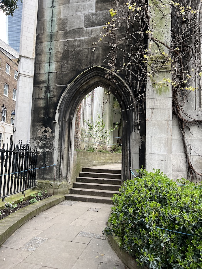 ロンドン 教会の廃墟
