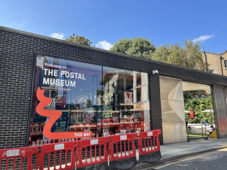 【列車にも乗れる】ロンドンの”The Postal Museum (英国郵便博物館)”の見どころを紹介【レトロなおすすめ観光地】 | ロンドン